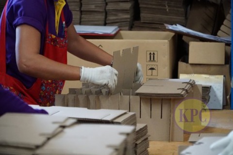 ผลิตไส้ในกล่องลูกฟูก